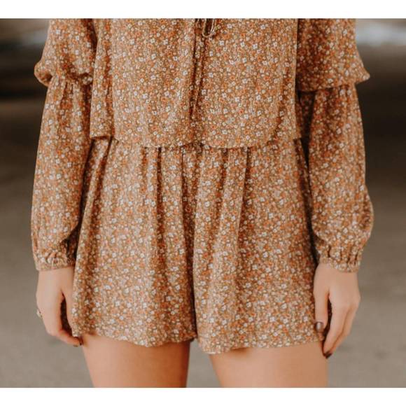 LE LIS Pants - NEW LE LIS read my mind floral romper in mocha